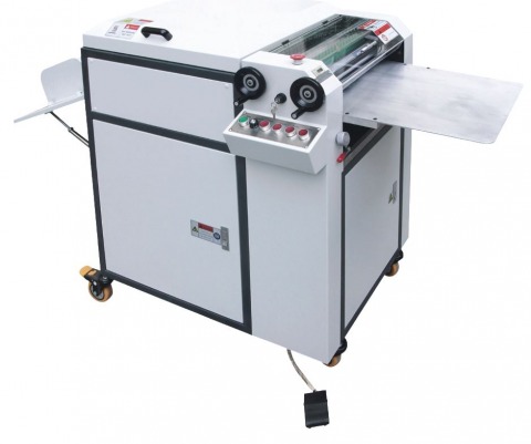 เครื่องเคลือบยูวี